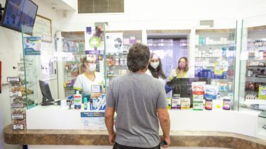 Por ahora, no hay interés en el Ministerio de Salud de implementar la campaña de vacunación en las farmacias de Río Negro. (foto:  César Izza)