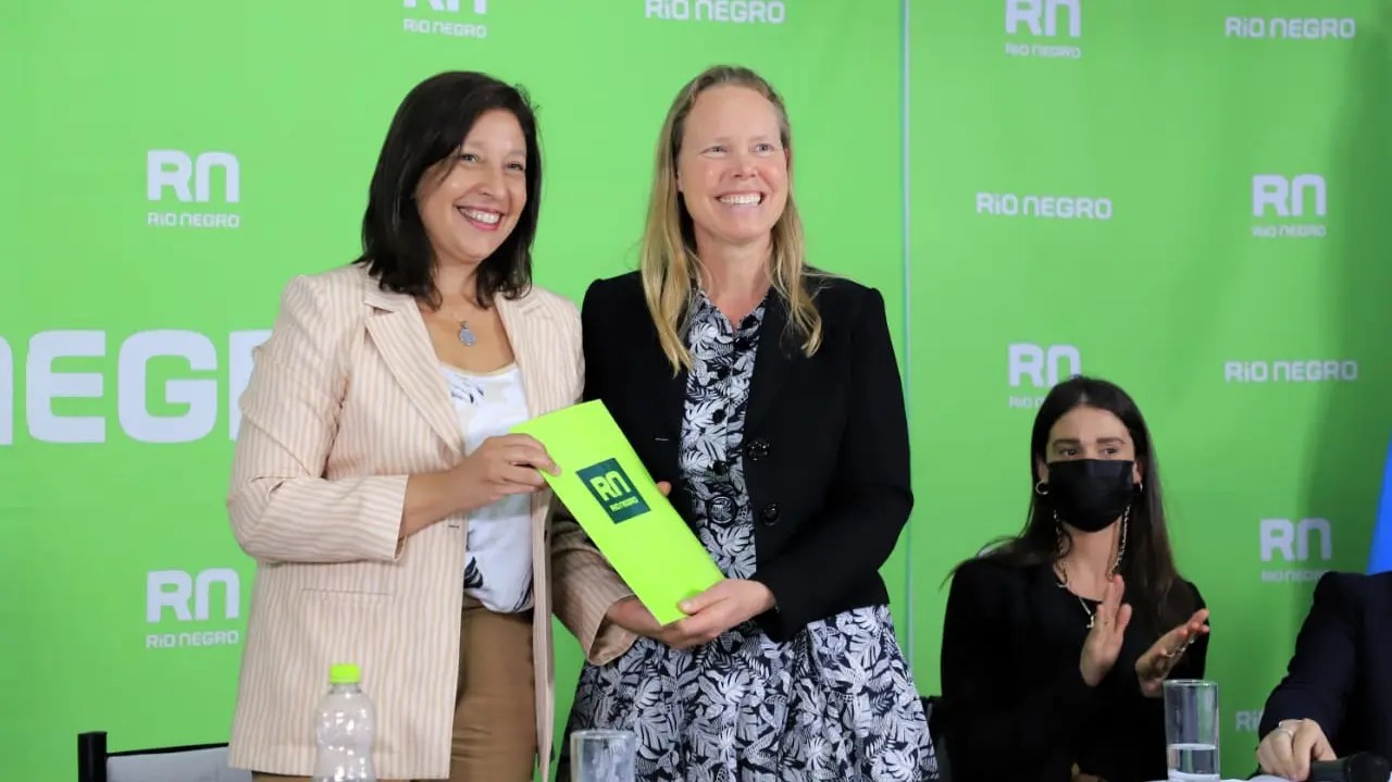 En noviembre, en Viedma, la gobernadora Carreras y la CEO de Fortescue, Julie Shuttleworth.
