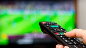 Ordenan a Disney desinvertir en derechos de transmisión de fútbol