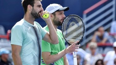 Zeballos avanzó a cuartos de final en el certamen de dobles en París