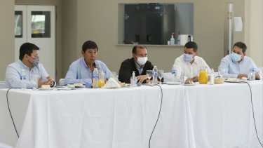 El encuentro se realizó hoy en Centenario y contó con la participación de funcionarios, legisladores de diversos partidos políticos y empresarios locales. (Foto: gentileza)