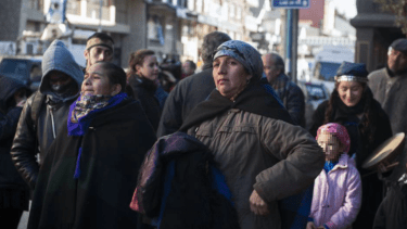 Isabel huala durante una de las manifestaciones en la que se pidió la liberación de su hijo. 