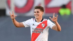 Principio de acuerdo entre River y el City por Álvarez, mientras se acercan Barco y Farías