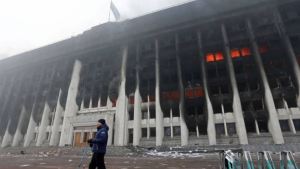 Incendios, toma de aeropuertos y fallecidos: protestan en Kazajistán por el aumento del gas