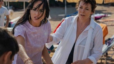 La hija oscura: los secretos de la novela de Elena Ferrante que inspiró la película  de Netflix