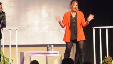 Nazarena Vélez protagoniza, junto a Santiago Camaño, "Fiesta en Las Grutas".