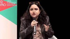 La legisladora contrajo coronavirus e indicó que tiene "bastantes síntomas".