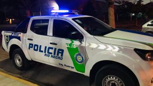 Robaron en una escuela de Huergo y tras una persecución policial, fueron detenidos