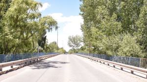 Cortarán un carril del puente Centenario- Cinco Saltos por limpieza