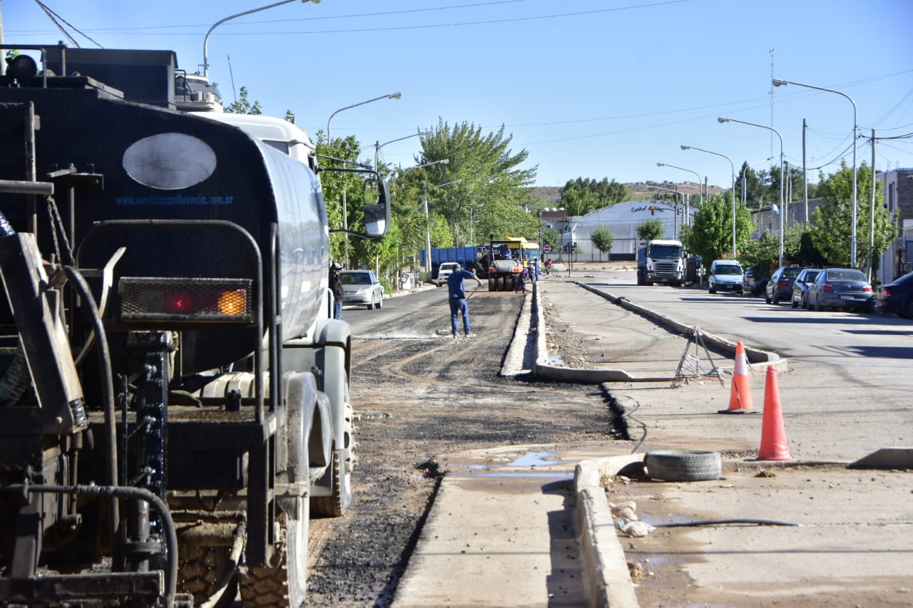 En febrero será inaugurado el asfalto de la calle Racedo.  Foto: Prensa Municipalidad de Neuquén