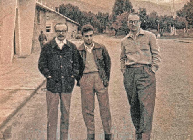 Los tres Sabato, en el Centro Atómico de Bariloche,  cuna de esta tecnología, en una imagen histórica única de 1960, gentileza de la prestigiosa historiadora Hilsa Sabato, hija de Jorjón Sabato