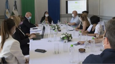 Durante el encuentro Carreras destacó el trabajo de los equipos de salud. Foto: gentileza.