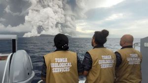 Daños importantes en la capital de Tonga por tsunami que causó alarma en todo el Pacífico