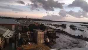 Primera  muerte en Tonga por la erupción del volcán seguida de un tsunami