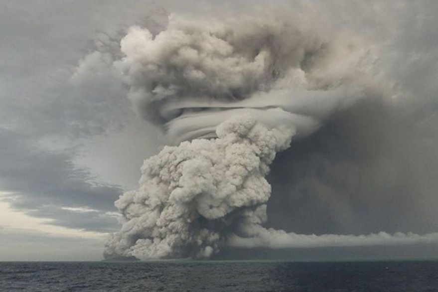 La actividad del volcán Hunga Tonga-Hunga Ha’apai generó olas de gran altura y alertas en varios países del Pacífico.