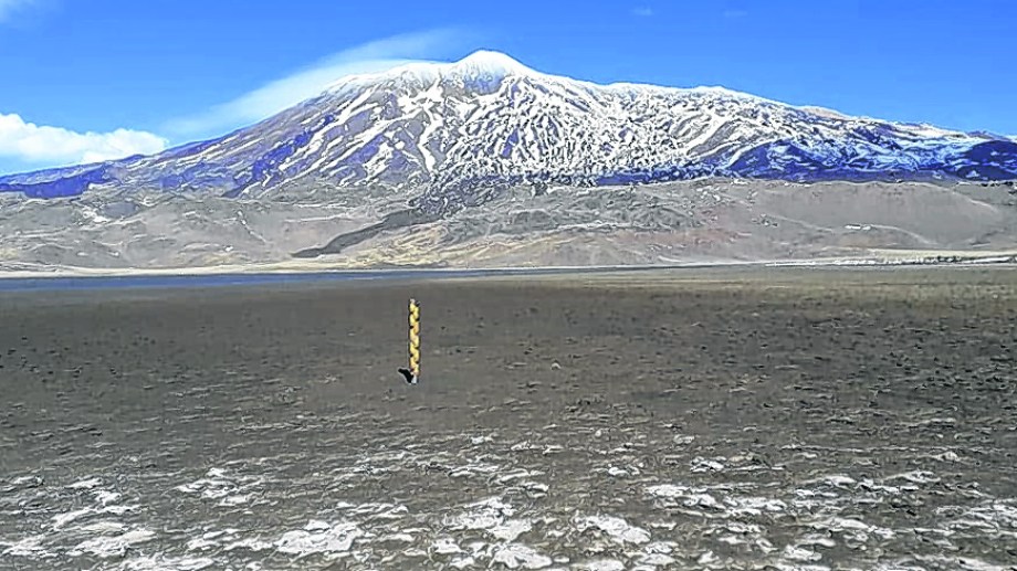 Los otros efectos de la sequía. Una imagen que duele. Desde diciembre la laguna empieza a reducirse y hoy solo quedan “dos charcos”. (FOTOS: Gentileza)