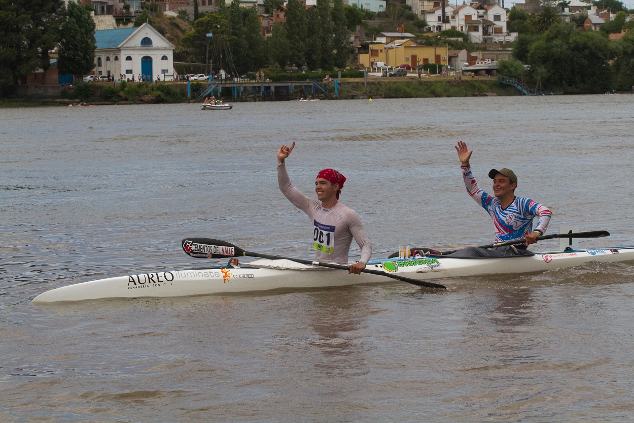 Pinta y Lucero festejan su segundo triunfo consecutivo en la regata. Foto: Pablo Leguizamón.