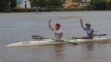 Pinta y Lucero festejan su segundo triunfo consecutivo en la regata. Foto: Pablo Leguizamón.
