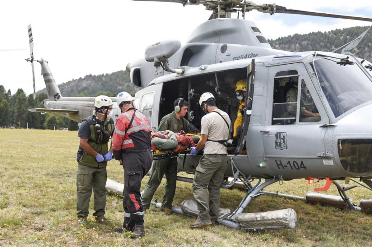 El accidente de un grupo de andinistas particulares en el volcán Lanín ocurrió ayer a las 9:30 en una zona complicada del ascenso. Gentileza