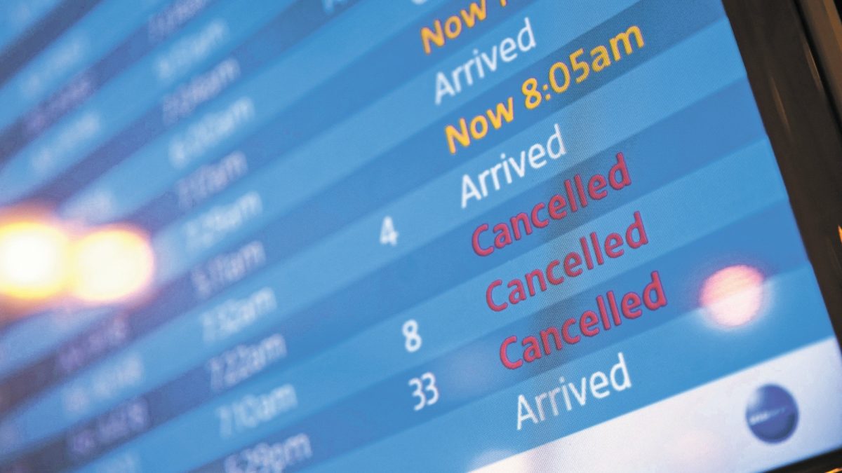 Los contagios de coronavirus entre los empleados de las aerolíneas obligaron a suspender vuelos en enero.