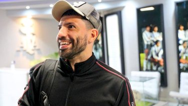 Agüero intercambió mensajes con la gente y respondió de todo.