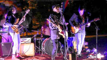 Zezé Nou y Las Bardas. El quinteto de rock toca en Roca.