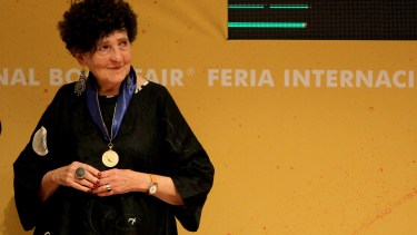 “Entré por una razón política”, dice la escritora sobre su activa presencia en Twitter.