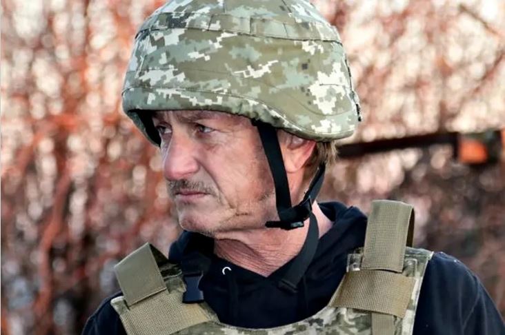 Sean Penn está en Ucrania filmando un documental durante la invasión rusa.