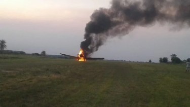 Tres aviones hidrantes trabajan para extinguir el incendio en Corrientes. Foto: Gentileza El Litoral