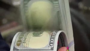 El dólar blue tocó un nuevo récord y genera ruido en la economía: ¿Por qué sube?