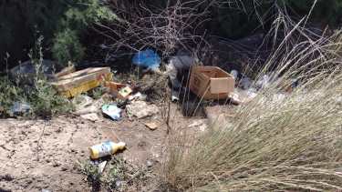 Autoridades municipales exponen que los restos de basura domiciliaria se concentran mayormente en la zona rural de Godoy. Gentileza.
