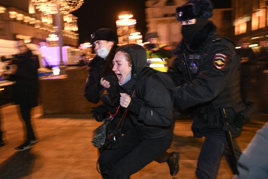 Las organizaciones están en permanente búsqueda para colaborar con la libertad de los manifestantes. Foto: AFP.-