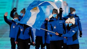 Barilochenses abanderados en la apertura de los Juegos Olímpicos de invierno