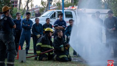 Los aspirantes que se recibirán este 2 de junio continuaron con las prácticas durante el fin de semana. Foto gentileza