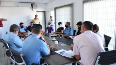 El intendente se reunió con autoridades de Vialidad provincial, de Seguridad Vial, la policía y el hospital.   Foto: Facebook MunicipalidadDeAnelo