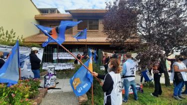 La militancia de ATEN aguarda el resultado de la reunión salarial.  Foto: Facebook Prensa ATEN