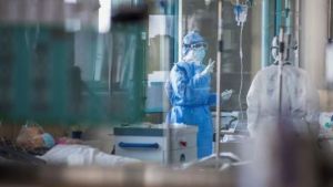 Reportan más muertos que hace una semana y la mitad de los contagios de coronavirus