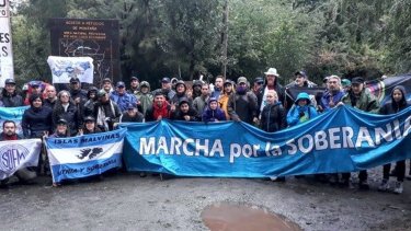 Los manifestantes denuncian la detención ilegal del médico sanitarista, Jorge Rachid.