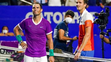 Rafa se impuso al ruso en sets corridos y esta noche jugará la final del Abierto Mexicano. (AP Photo/Eduardo Verdugo)