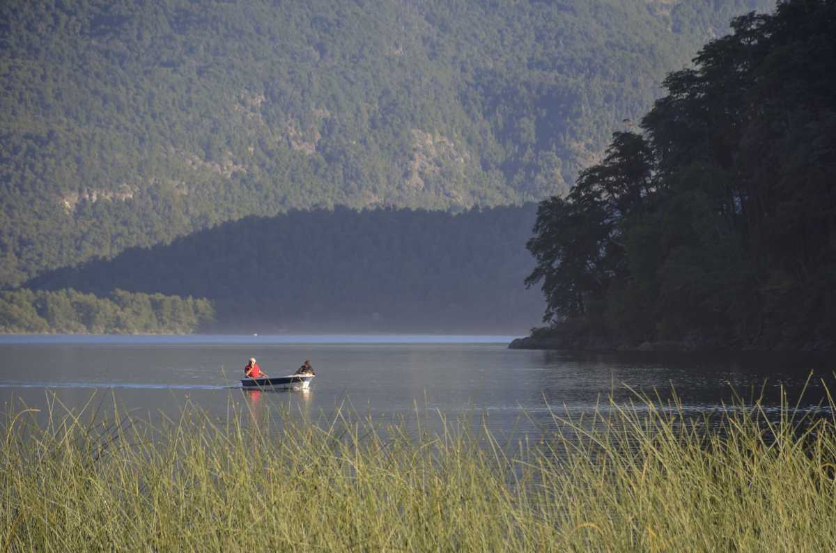 El lago Nonthué y el río Hua Hum son una tentación e la Patagonia. Se llega por la ruta provincial 48.