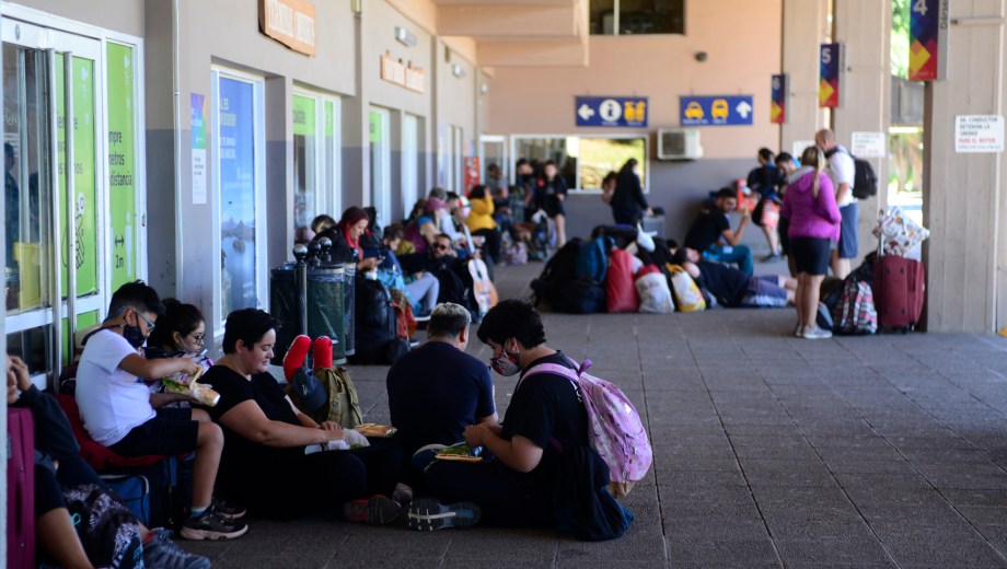 En la terminal de ómnibus de Bariloche se realizaron controles de alcoholemia a choferes. Archivo