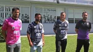 Cipolletti presentó su plantel para la temporada 2022 y la camiseta para enfrentara Vélez