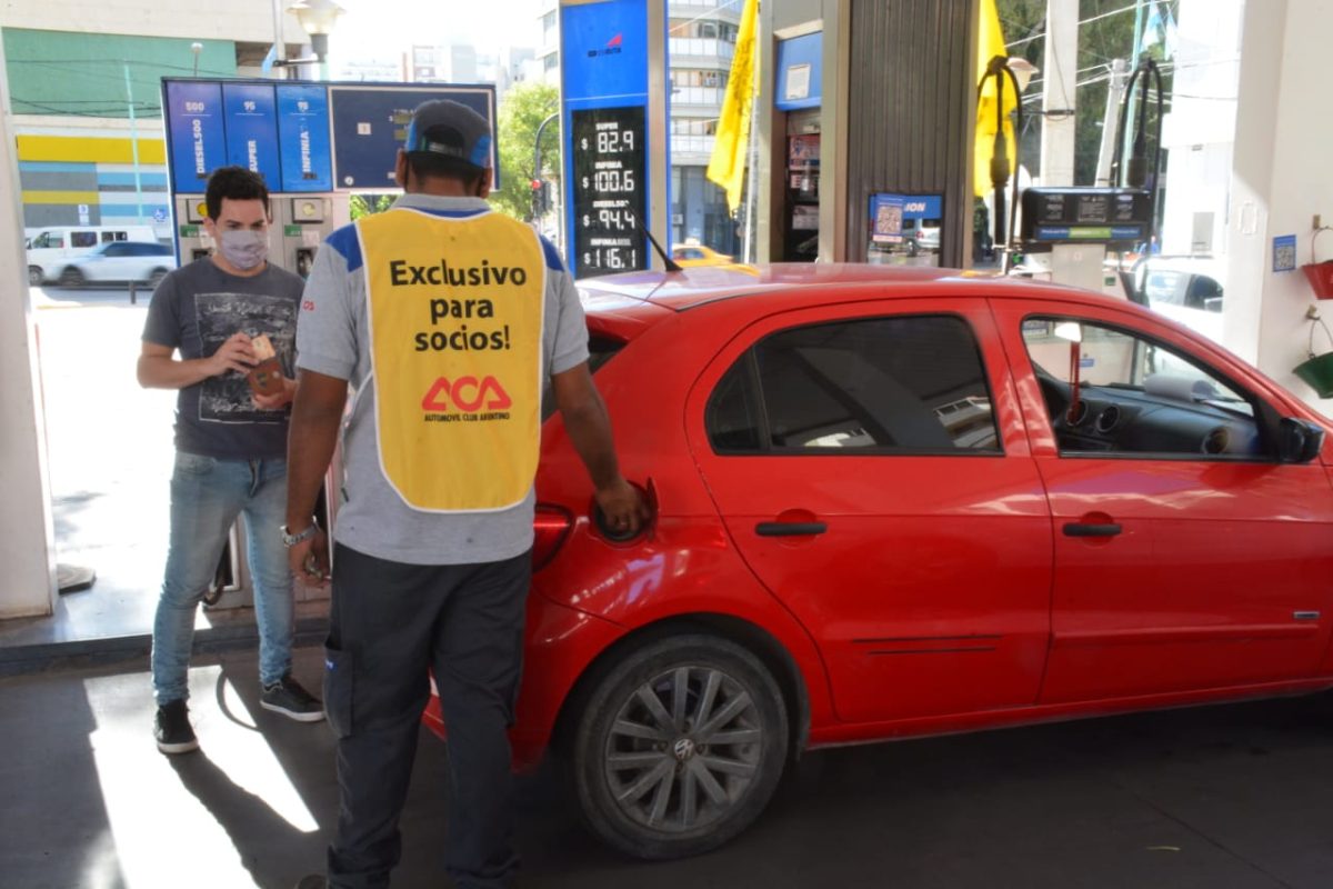 Hace unas dos semanas el gobierno nacional postergó hasta abril la actualización de los impuestos a los combustibles. (Foto: archivo Yamil Regules)