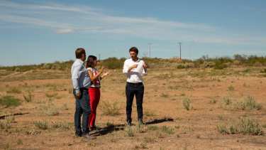 Buteler y Direne recorrieron el martes los nuevos loteos. Foto: Gentileza.