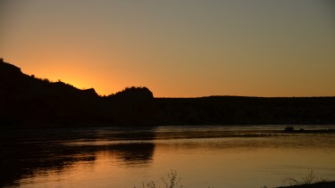 La caminata empieza con la caída del sol, en el Área Protegida de Paso Córdoba. Foto Gino Avoledo 