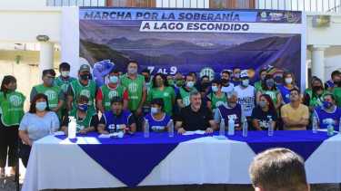 La marcha por la soberanía del lago Escondido se realiza desde 2017 y es impulsada por varias organizaciones. Archivo 