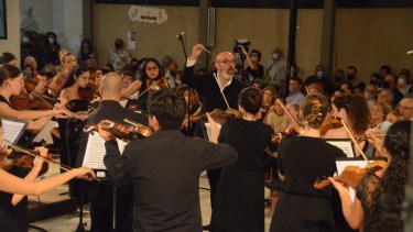 La Sinfónica Patagonia bajo la dirección del Maestro Facundo Agudín, anoche en el Santuario María Auxiliadora de Stefenelli. Foto Gino Avoledo