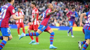 Barcelona goleó al &#8216;Aleti&#8217; del Cholo y Dani Alves las hizo todas