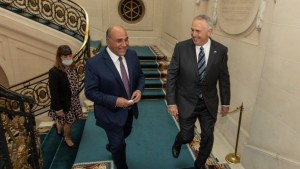 Manzur visitó al embajador de Estados Unidos en medio del acercamiento de Fernández a Rusia y China