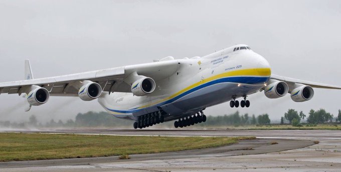 El avión de carga más grande del mundo fue destruido en Ucrania. Foto: Gentileza Twitter @DmytroKuleba